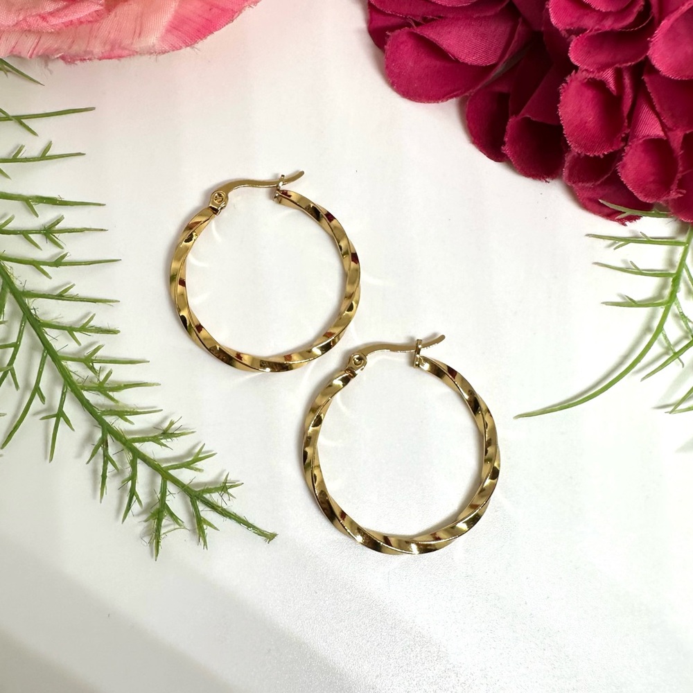 NEW⚜️18K Gold Overlay Twisted Hoop Earrings